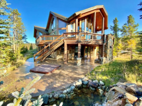 Four master suites, VIEWS!! Hot tub, private ski SHUTTLE, sprawling entertaining areas!! Breckenridge